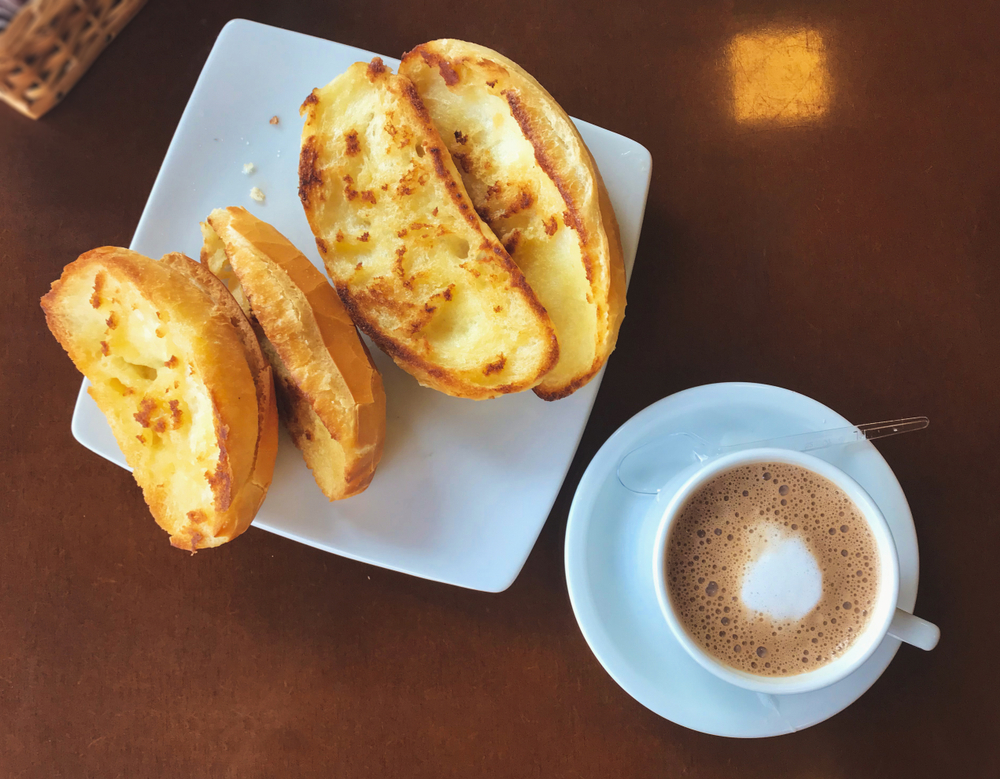 pão na chapa e café Academia Assaí