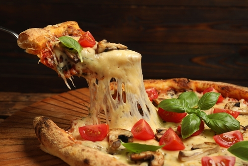 Aumentar vendas - foto apetitosa de queijo derretendo em pizza