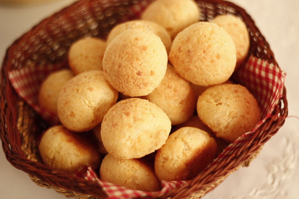 Pão de Queijo culinária típica gastronomia mineira - Academia Assaí