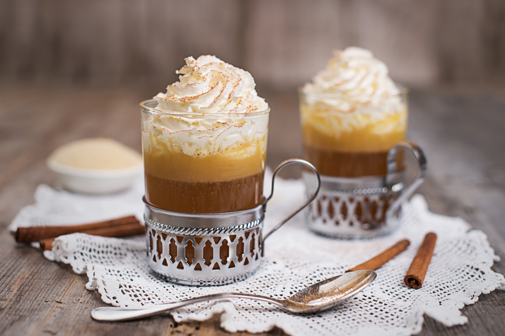 Chocolate quente com rum para encantar a clientela no dia do coquetel