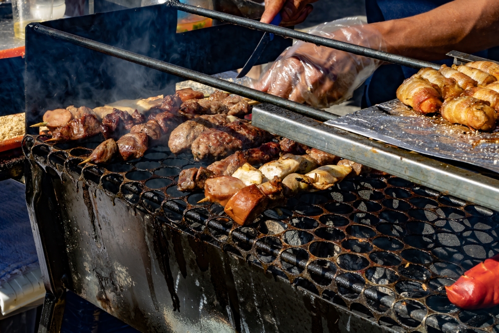 churrasquinho de rua no dia do churrasco: dicas para empreender com sucesso como ambulante