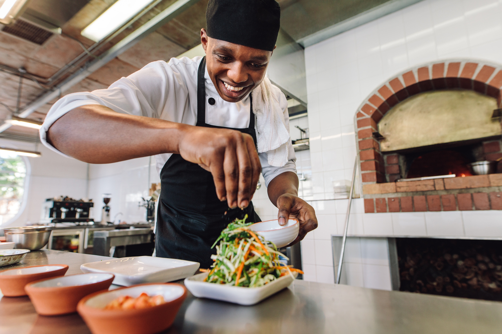 Cozinheiro fazendo receitas para vender - Academia Assaí