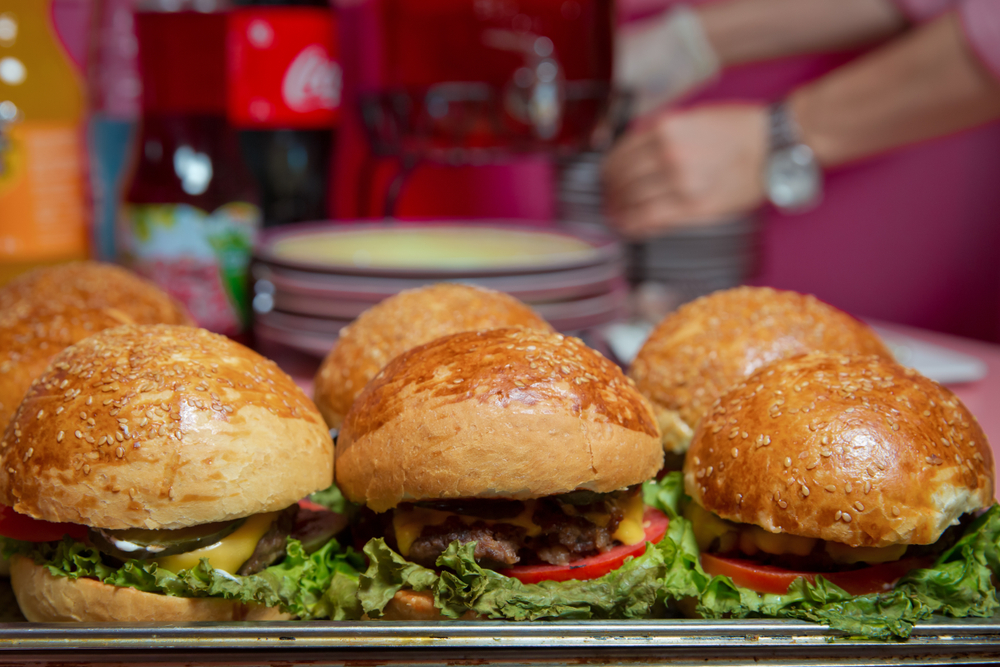 Vender hambúrguer em dias de jogo de futebol - Academia Assaí