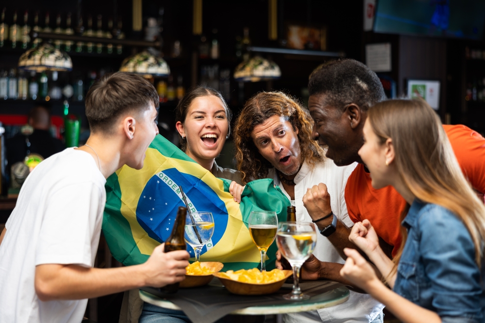 Cartazes para promover jogos de futebol em um bar