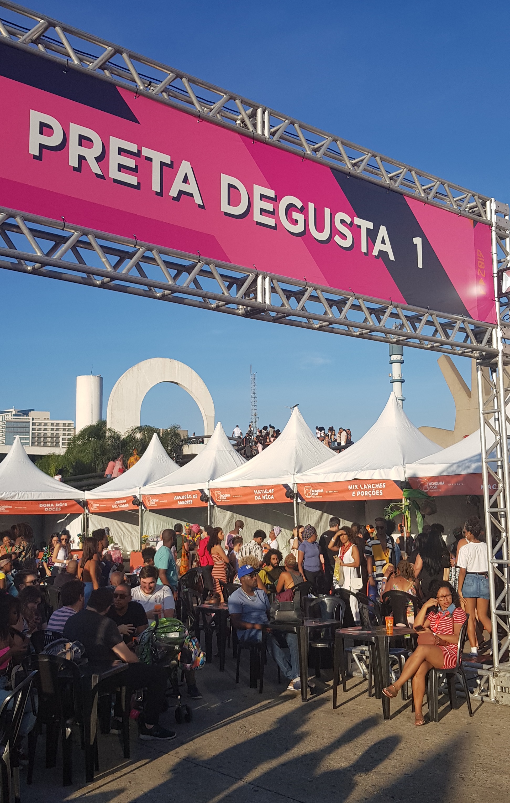 Academia Assaí patrocinando área gastronômica da Feira Preta