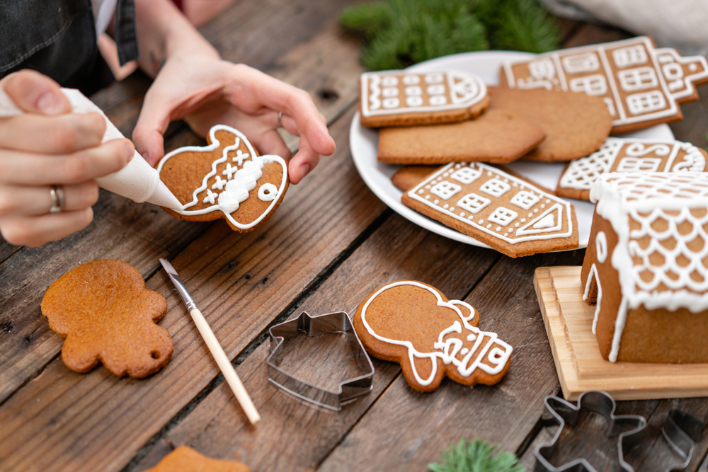 biscoitos de gengibre com glacê real para surpreender neste natal biscoitos de gengibre com glacê real para surpreender neste natal