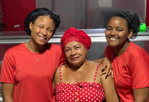 Baianas de Acarajé: Vilma e sua filha e sobrinha