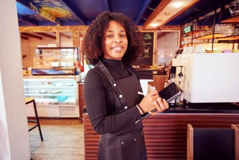 Empreendedora negra de gastronomia afro-brasileira