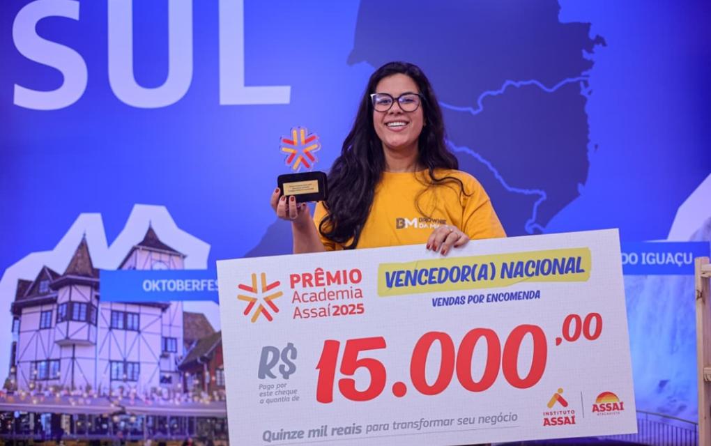 Brownie da Mica: Micaela com a premiação