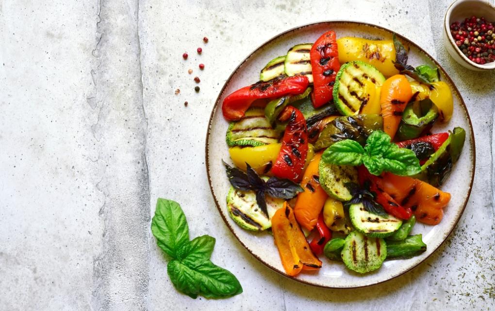 Frutas frescas que são parte de um cardápio de verão