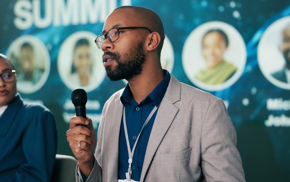 Eventos afro-brasileiros em foco: afroempreendedor discursando