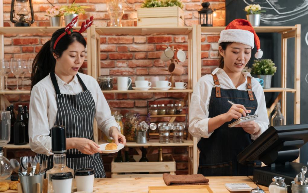 Garçonetes preparadas para festas de fim de ano