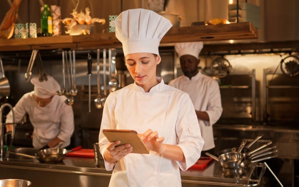 Chef fazendo investimento em equipamentos de cozinha