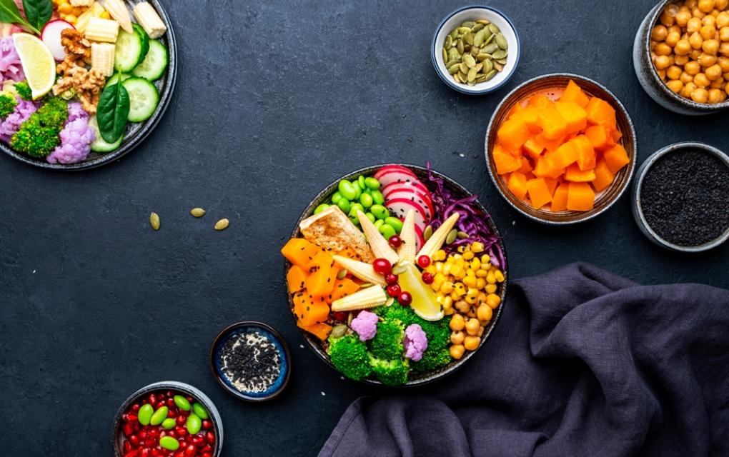 Alimentos coloridos de acordo com a psicologia das cores para vender mais