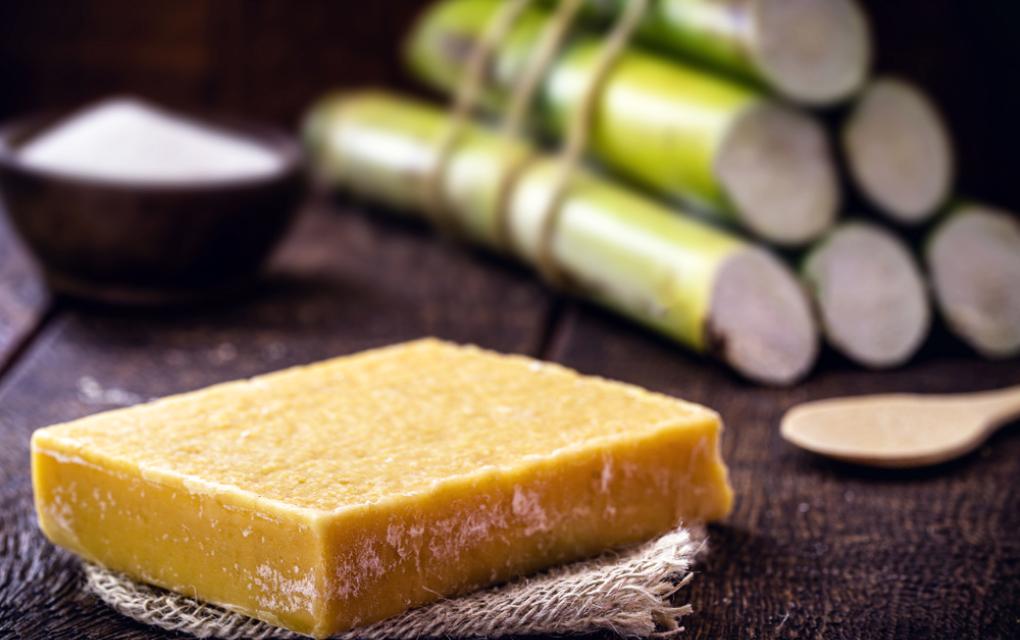 Pudim de rapadura com raspas de laranja