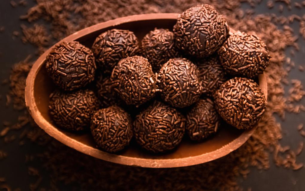 Brigadeiro Gourmet de Chocolate e Leite Condensado: Faça e Venda