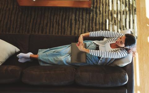 Relaxamento: empreendedora praticando autocuidado