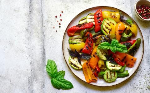 Frutas frescas que são parte de um cardápio de verão