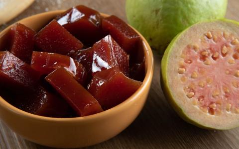 Como fazer doce de goiaba