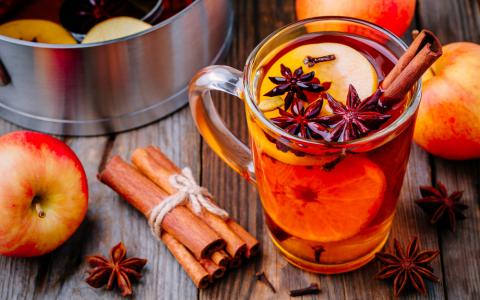 saiba como fazer o coquetel mulled cider e encantar os seus clientes no dia do coquetel