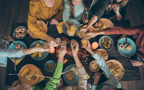 Restaurante cheio após uso de gatilhos mentais