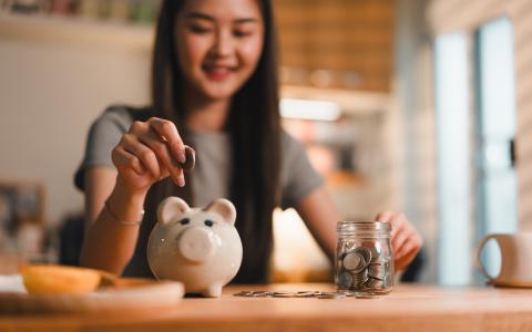 Poupar é um dos hábitos financeiros saudáveis