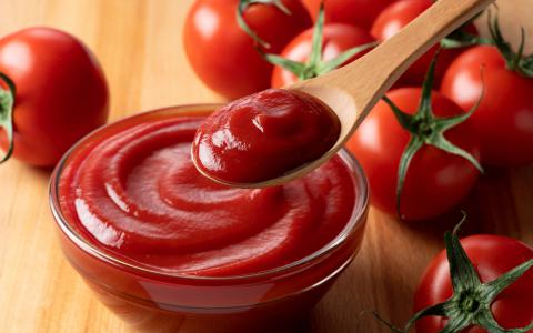 Saiba o motivo do ketchup ser uma tendência alimentar versátil e saborosa para o cardápio do seu negócio