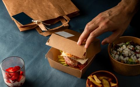 O Grab and Go atende perfeitamente essa necessidade, permitindo que o cliente entre no estabelecimento, escolha o que quer e saia em poucos minutos.