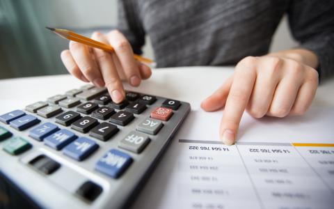 Calculando orçamento pessoal antes de empreender