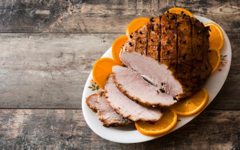 Pernil assado ao molho de laranja
