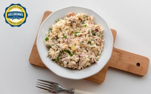 Prato de salpicão de tender com abacaxi