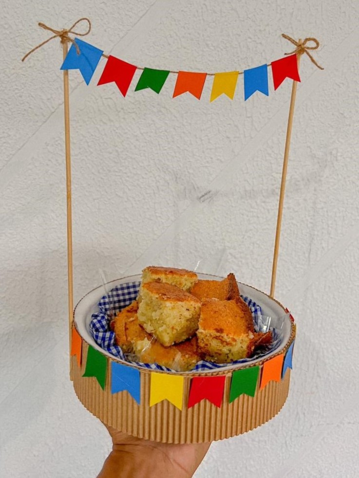 Bandeja de bolo para festa junina